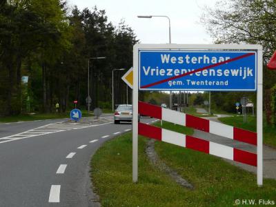 Sinds ca. 2000 is Westerhaar-Vriezenveensewijk de langste plaatsnaam van Nederland. Maar ter plekke noemt men dat gewoon gemakshalve Westerhaar, dus na de 'fusie' van die dorpen had men het net zo goed gelijk gewoon bij de naam Westerhaar kunnen laten...