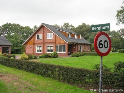 Berghum ligt o.a. rond de gelijknamige weg