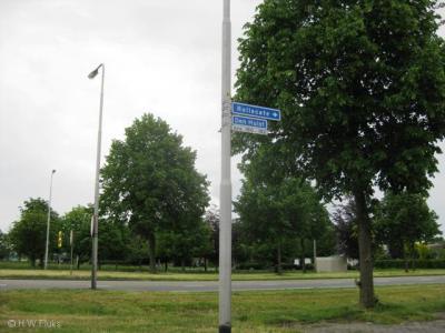 Het dorpje Den Hulst is in 1974 van zijn plaatsnaam beroofd, gaat sindsdien door het leven als Nieuwleusen-Noord en is ter plekke nog slechts te herkennen aan de straatnaambordjes Den Hulst...