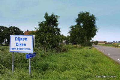 Dijken is een buurtschap in de provincie Fryslân, gemeente De Fryske Marren. T/m 1983 gemeente Doniawerstal. In 1984 over naar gemeente Skarsterlân, in 2014 over naar gemeente De Fryske Marren.