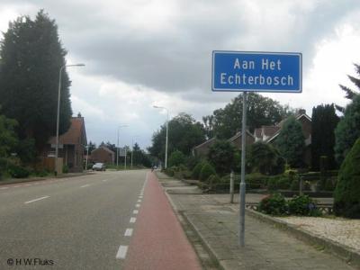 Middenin Echterbosch staan sinds 2010 borden Aan het Echterbosch, zoals het Z deel van deze buurtschap tegenwoordig heet. Alleen staat er een spelfoutje op het bord: 'het' is in dit geval niet met een hoofdletter...