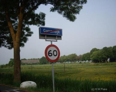 Ganzedijk is een buurtschap van het dorp Finsterwolde, en heeft een eigen 'bebouwde kom' en daarom blauwe plaatsnaamborden