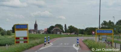 Groot-Ammers is een dorp in de provincie Zuid-Holland, in de streek Alblasserwaard, gem. Molenlanden. Het was een zelfstandige gem. t/m 1985. In 1986 over naar gem. Liesveld, in 2013 over naar gem. Molenwaard, in 2019 over naar gem. Molenlanden.