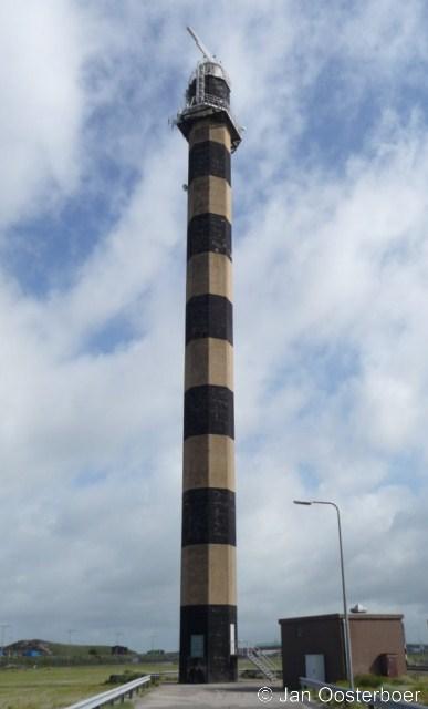 De 67 meter hoge vuurtoren aan de Europaweg, officieel Kustlicht Maasvlakte geheten, dateert uit 1974. Hij dreigde wegens 'overcompleet' te worden afgebroken, maar gelukkig heeft de gemeente hem in 2019 tot gemeentelijk monument benoemd.