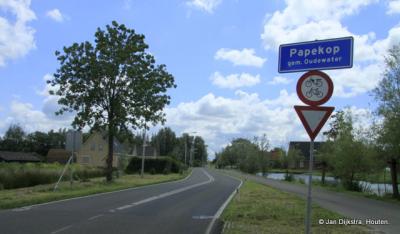 Papekop is een dorp in de provincie Utrecht, gemeente Oudewater. Het was een zelfstandige gemeente t/m 31-1-1964. Per 1-2-1964 opgegaan in de nieuwe gemeente Driebruggen en bij de opheffing van die gemeente in 1989 overgegaan naar de gemeente Oudewater.