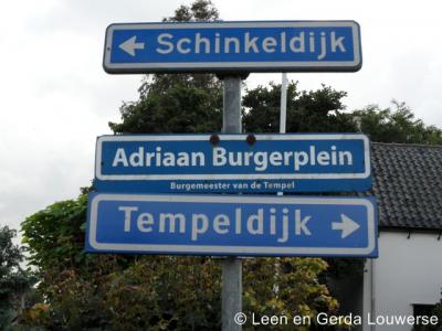 Tempel heeft een eigen 'dorpsburgemeester', Adriaan Burger, met een eigen straatnaambordje.
