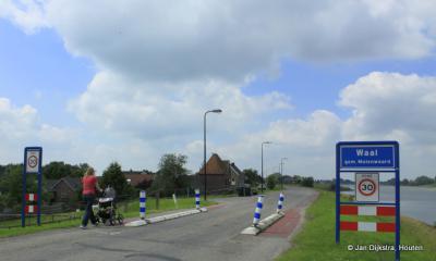 Waal is een buurtschap in de provincie Zuid-Holland, in de streek Alblasserwaard, gemeente Molenlanden. T/m 1985 gemeente Langerak. In 1986 over naar gemeente Liesveld, in 2013 over naar gemeente Molenwaard, in 2019 over naar gemeente Molenlanden.