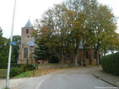 De voormalige Hervormde kerk van Abbenbroek is een baksteenbouw met houten bekapping, bestaande uit een rechthoekig gesloten koor, een driebeukig schip en een westtoren. Het koor uit 1300 of begin 14e eeuw. Tegenwoordig is het een Hersteld Hervormde Kerk.