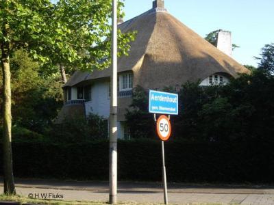 Aerdenhout is een dorp in de provincie Noord-Holland, in de streek Kennemerland, gemeente Bloemendaal.