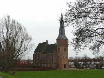 Het dorp Aerdt heeft drie rijksmonumenten, waaronder de Hervormde kerk, die deels nog uit de periode rond 1300 dateert (© H.W. Fluks)