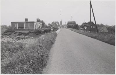 Een bijzondere buurtschap was Ammerssluis aan de W rand Groot-Ammers. Voor de gemeentelijke herindeling van 1986 viel dat nog als O uithoek onder de gemeente Streefkerk. Na 1986 is het buurtje naar het dorpsgebied van Groot-Ammers 'verhuisd'.