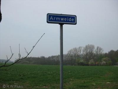 Armweide heeft - in tegenstelling tot veel andere buurtschappen in de gemeente De Wolden - helaas geen plaatsnaambordjes, alleen gelijknamige straatnaambordjes. Dat vinden wij wel een beetje arremoeiig...