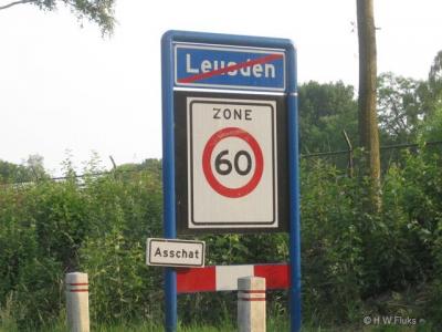 Asschat is een buurtschap in de provincie Utrecht, in de streken Gelderse Vallei en Eemland, gemeente Leusden. De buurtschap valt onder het dorp Leusden.