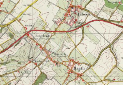 Op kaarten is de lintbebouwing van Bingelrade tot de herindeling van 1982 nog verdeeld in (van NW naar ZO) de delen Bingelrade, Quabeek en Raath. In het in 1978 geïntroduceerde postcodeboek was reeds sprake van één plaatsnaam Bingelrade. (© Kadaster)