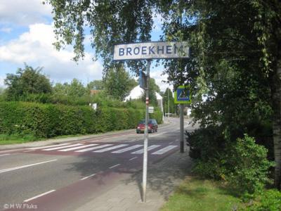 Broekhem heeft witte plaatsnaamborden binnen de bebouwde kom van Valkenburg en is daarmee formeel een wijk van die stad geworden. In de praktijk is het nog wel herkenbaar als dorpskern en wordt het ook nog als zodanig door de inwoners ervaren.
