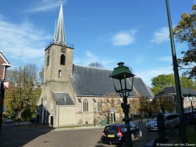 In de oude dorpskern van Capelle aan den IJssel domineert al meer dan 425 jaar de Hervormde (PKN) Dorpskerk (Kerklaan 2) uit 1593. Sinds 1904 worden de diensten begeleid door het prachtige Van Dam orgel.