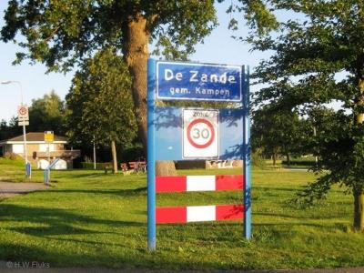 De Zande is een buurtschap in de provincie Overijssel, in de streek Salland, gemeente Kampen. T/m 1936 grotendeels gemeente Kamperveen, deels gemeente Zalk en Veecaten. In 1937 in zijn geheel over naar gemeente IJsselmuiden, in 2001 over naar gem. Kampen.