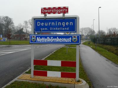 Deurningen is een dorp in de provincie Overijssel, in de streek Twente, in grotendeels gemeente Dinkelland, deels gemeente Oldenzaal. T/m 2000 gemeente Weerselo. Wat de carnavalsnaam betekent, kun je lezen in het hoofdstuk Naam.