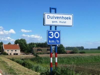 Duivenhoek is een van de vele landelijke buurtschapjes in de gemeente Hulst (© H.W. Fluks)
