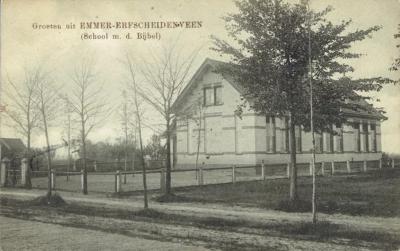 Emmer-Erfscheidenveen, School met de Bijbel. Ansichtkaart, verzonden in 1926. (collectie www.maxpoststukken.nl)