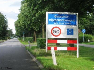 Gasselternijveenschemond is een dorp in de provincie Drenthe, in de streek Drentse Monden, gemeente Aa en Hunze. T/m 1997 gemeente Gasselte. Wij vinden het altijd een beetje lelijk als men een plaatsnaam vanwege de lengte over twee regels 'moet' verdelen.