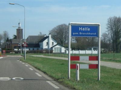 Halle is een dorp in de gemeente Bronckhorst. T/m 2004 gemeente Zelhem. (© H.W. Fluks)