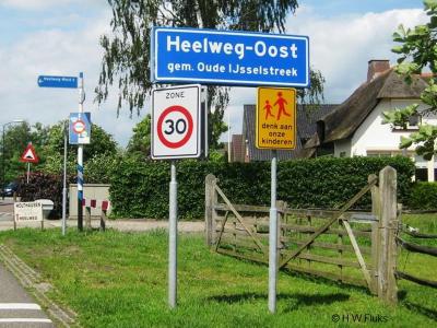 ... en Heelweg-Oost voor de oostelijke bebouwingsconcentratie in dit dorp met overwegend buitengebied...