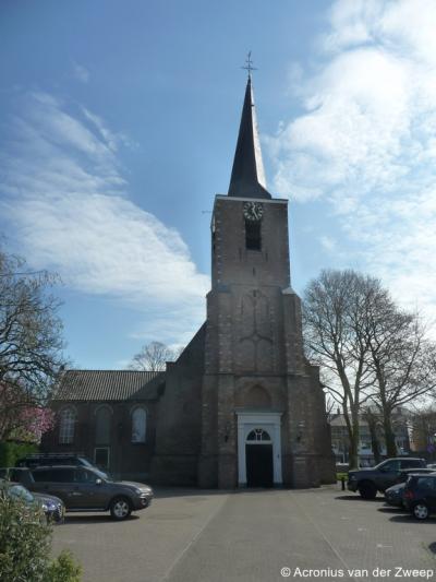 De kerkklok van de Hervormde (PKN) dorpskerk in Heerjansdam wordt nog met de hand geluid, wat vandaag niet heel gangbaar meer is; veel kerken hebben hier inmiddels 'luidinstallaties' voor aangeschaft.