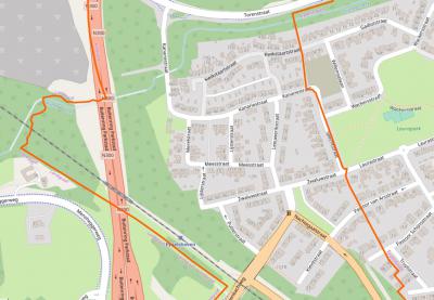 In de voormalige mijnwerkerskolonie Hopel (= het gebied binnen de oranje lijnen, voor zover gelegen O van de N300) hebben alle straten vogelnamen (© OpenStreetMap)