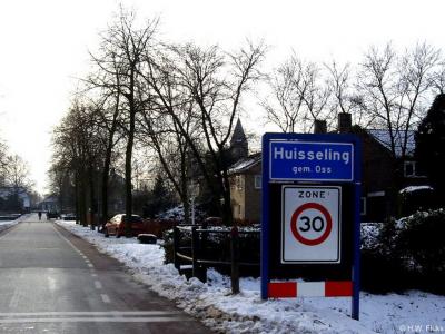 Huisseling is een dorp in de provincie Noord-Brabant, in de regio Noordoost-Brabant, gemeente Oss. T/m 30-4-1923 gemeente Huisseling en Neerloon. Per 1-5-1923 over naar gemeente Ravenstein, in 2003 over naar gemeente Oss.