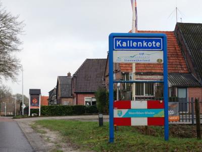Kallenkote is een (lint)dorp in de provincie Overijssel, in de streek Kop van Overijssel, gemeente Steenwijkerland. T/m 1972 gemeente Steenwijkerwold. In 1973 over naar gemeente Steenwijk, in 2001 over naar gemeente Steenwijkerland. (© H.W. Fluks)