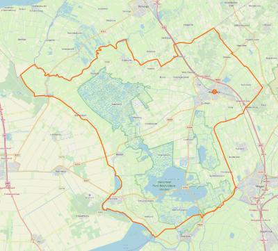 De streek Kop van Overijssel omvat tegenwoordig de gemeente Steenwijkerland (= het gebied binnen de oranje lijn) plus Z daarvan het dorp Zwartsluis met bijbehorend buitengebied, voor zover gelegen N van Meppelerdiep en Zwarte Water. (© OpenStreetMap)