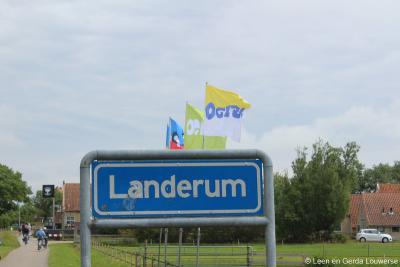 Landerum is een buurtschap in de provincie Fryslân, op het eiland en in de gemeente Terschelling. Dat is nog eens feestelijk binnenkomen zo, met die kleurige vlaggen!