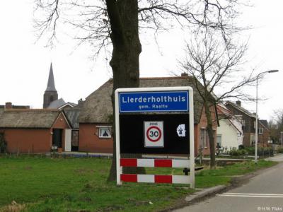 Lierderholthuis is een dorp in de provincie Overijssel, in de streek Salland, gemeente Raalte. T/m 2000 gemeente Heino.