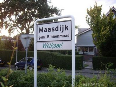Maasdijk is bekend als dorp in het Westland, maar het is ook nog de naam van een buurtschap in de Hoeksche Waard, t/m 2018 gem. Binnenmaas. Vóór 2013 had het witte plaatsnaamborden, sindsdien blauwe.