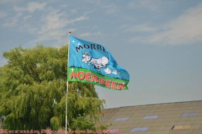 In de volksmond, of als bijnaam, wordt Moerbeek kennelijk Morrebok genoemd, getuige o.a. de naam van de jaarlijkse fietstocht en het logo van de dorpsvlag.