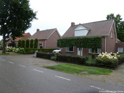 De panden in Moleneind die nog het meest lijken op de eerste woningwetwoningen in deze buurtschap, staan op Moleneindsestraat 43 en 45.