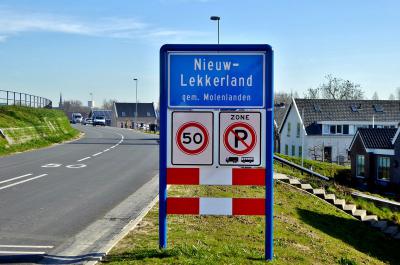 Nieuw-Lekkerland is een dorp in de provincie Zuid-Holland, in de streek Alblasserwaard, gemeente Molenlanden. Het was een zelfstandige gemeente t/m 2012. In 2013 over naar gemeente Molenwaard, in 2019 over naar gemeente Molenlanden. (© Jan Oosterboer)