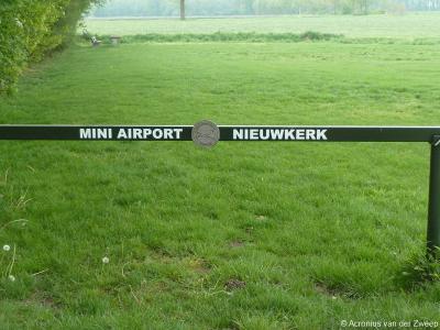 Elektromodelvliegclub EMVC Nieuwkerk heeft een mooi eigen terrein in de gelijknamige buurtschap, middenin een prachtig natuurgebied aan de Belgische grens. T.g.v. het 25-jarig jubileum van de cub in 2017 heeft het de naam Mini Airport Nieuwkerk gekregen.