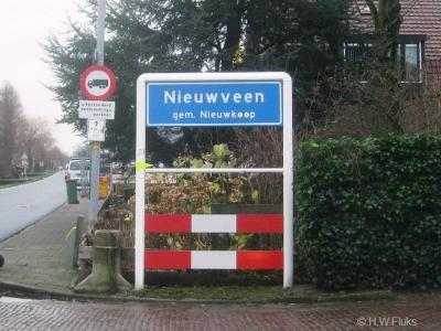 Nieuwveen is een dorp in de provincie Zuid-Holland, in de streek Groene Hart, gemeente Nieuwkoop. Het was een zelfstandige gemeente t/m 1990. In 1991 over naar gemeente Liemeer, in 2007 over naar gemeente Nieuwkoop.