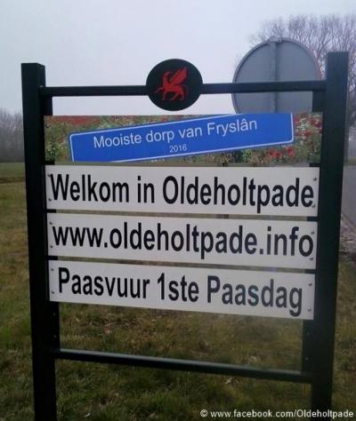 Oldeholtpade is met nog twee dorpen verkozen tot 'Mooiste dorp van Fryslân 2016'. Dorp en gemeente zijn daar terecht trots op, dus het dorp heeft mooie borden gekregen om dit bij de ingangen van het dorp aan voorbijgangers kenbaar te maken.