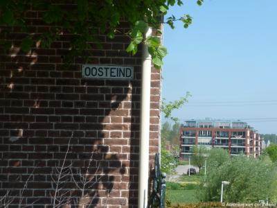 Oosteind is een buurtschap in de provincie Zuid-Holland, in de streek Alblasserwaard en in de regio Drechtsteden, gemeente Papendrecht. De buurtschap valt onder het dorp Papendrecht.