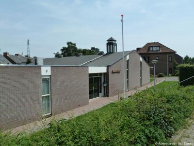 De Hervormde Immanuelkapel in Oostendam is gebouwd in 1946. Bij de ingrijpende verbouwing van 1976 heeft zij haar huidige naam gekregen.