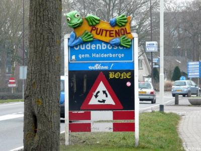 Tijdens het carnaval heet Oudenbosch Puitenol. Zoals bij veel dorpen die aan carnaval doen worden in die periode ook hier de plaatsnaamborden dan tijdelijk aangepast naar de (vaak fraai versierde) carnavalsnaam.