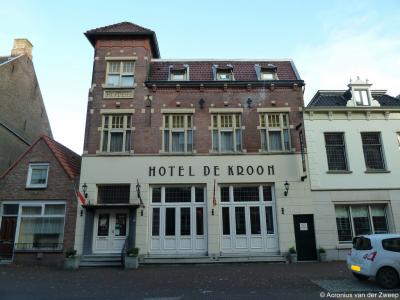 Kees en Jannie de Bruin hebben hun Hotel De Kroon in Oudenbosch in voorjaar 2022 verkocht aan een projectontwikkelaar. Het voorste gedeelte blijft behouden als restaurant, het hotel wordt herbestemd tot appartementencomplex.
