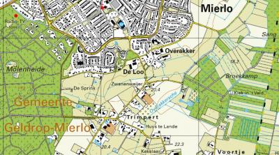 De buurtschap Overakker ligt direct Z van de dorpskern van Mierlo. Een aangrenzend nieuwbouwwijkje in de dorpskern direct N van de buurtschap heet ook zo. (© www.kadaster.nl)
