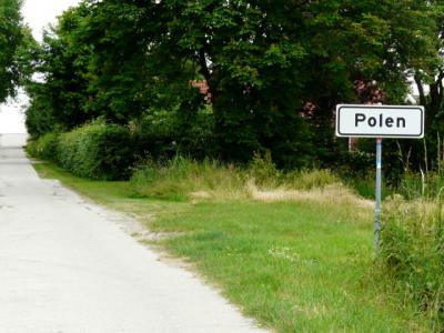 Buurtschap Polen is het een na noordelijkste plaatsje van de sinds 2021 voormalige gemeente Delfzijl. De allernoordelijkste ligt er vlak naast; dat is de buurtschap Nooitgedacht. Dat had je vast nooit gedacht... ;-) (© H.W. Fluks)