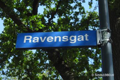Ravensgat is een buurtschap in de provincie Noord-Brabant, in de regio Zuidoost-Brabant, en daarbinnen in de streek Peelland, gemeente Gemert-Bakel. T/m 1996 gemeente Bakel en Milheeze. De buurtschap valt onder het dorp Bakel. (© www.sinds1980.nl)