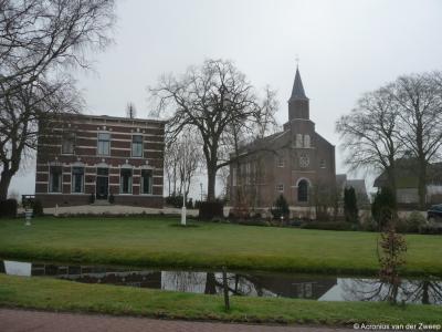 De Hervormde (PKN) Dorpskerk en pastorie uit 1871 in Reeuwijk-Dorp zijn samen een gemeentelijk monument.