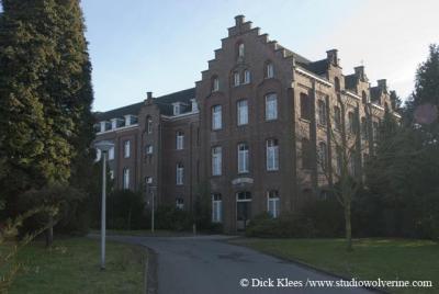 Rijckholt, het voormalige kloostercomplex van de Zusters Onder de Bogen aan de Voerenstraat staat vandaag de dag leeg. Een nieuwe bestemming is nog niet bekend.